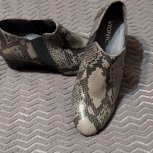 Vionic Stanton Womens Grey Snakeskin Elevated Wedge Ankle Boot Bootie sz 8